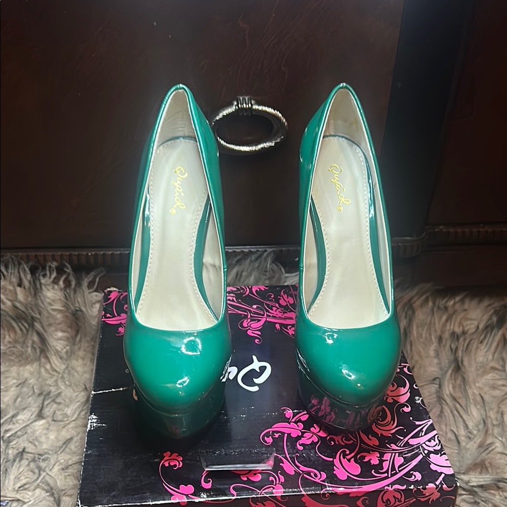 Green Patent Leather Pumps